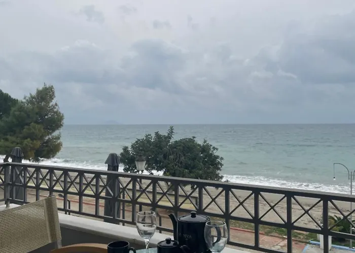 شقة Vythos Parálion Ástros